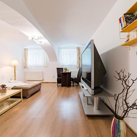 Sabin Apartments Private Parking Брашов Екстер'єр фото