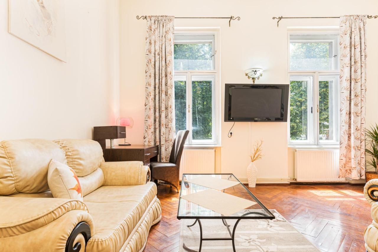 Sabin Apartments Private Parking Брашов Екстер'єр фото